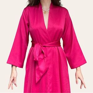Satin vintage dressing gown/robe in beautiful fuchsia color